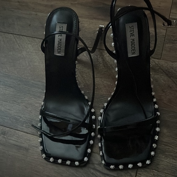 Heels - Picture 5 of 12